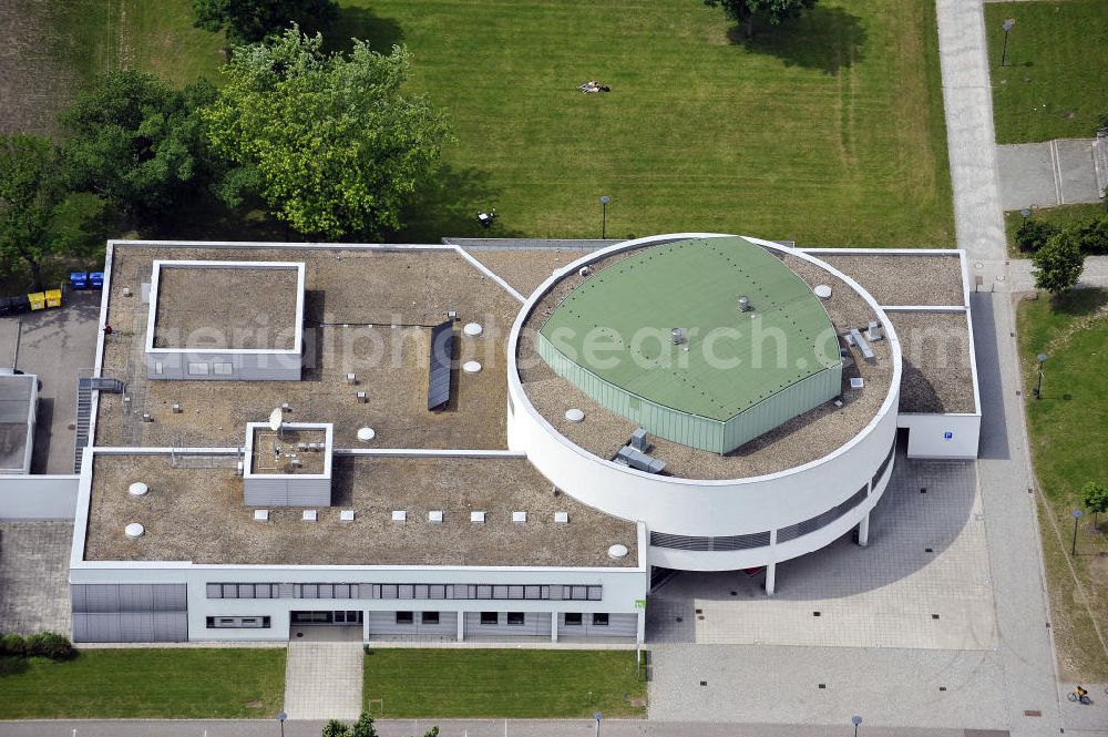 Magdeburg from the bird's eye view: Blick auf den Campus der Hochschule Magdeburg-Stendal. Der Campus zwischen Elbauenpark und dem Herrenkrug wurde zunächst von Wehrmacht und später sowjetischer Armee genutzt, bevor 1992 die Sanierung bestehender und Errichtung neuer Gebäude und schließlich der Einzug der Hochschule erfolgte. View of the campus of the University of Applied Science of Magdeburg-Stendal. The campus between Elbauenpark and Herrenkrug was first used by the Wehrmacht and later Soviet army before 1992, the rehabilitation of existing and construction of new buildings, and finally the arrival of the university took place.