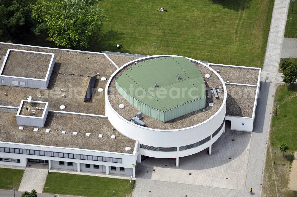 Aerial image Magdeburg - Blick auf den Campus der Hochschule Magdeburg-Stendal. Der Campus zwischen Elbauenpark und dem Herrenkrug wurde zunächst von Wehrmacht und später sowjetischer Armee genutzt, bevor 1992 die Sanierung bestehender und Errichtung neuer Gebäude und schließlich der Einzug der Hochschule erfolgte. View of the campus of the University of Applied Science of Magdeburg-Stendal. The campus between Elbauenpark and Herrenkrug was first used by the Wehrmacht and later Soviet army before 1992, the rehabilitation of existing and construction of new buildings, and finally the arrival of the university took place.