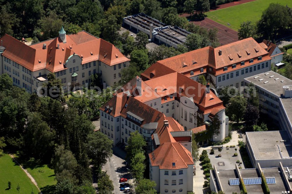 München from the bird's eye view: Blick auf Campus Pasing der FH MÜnchen. Im Münchner Westen sind drei große Fakultäten mit über 4.000 Studierenden zu Hause: Betriebswirtschaft, Sozialwesen, Tourismus. Adresse: Campus Pasing, Am Stadtpark 20 (Gebäude K, L), 81243 München