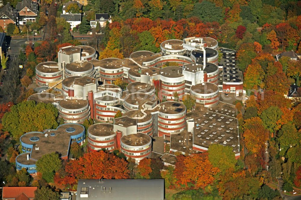 Aerial photograph Duisburg - Blick auf den Campus der Universität Duisburg-Essen, genannt Keksdosen im Herbst. Im Jahr 2003 wurde die Universität durch die Fusion der Gerhard-Mercator-Universität Duisburg und der Universität-Gesamthochschule Essen gegründet. Sie gehört mit rund 30.000 Studenten zu den – nach Studentenzahlen – zehn größten deutschen Universitäten. View of the campus of the University of Duisburg-Essen, called biscuit tins in autumn. In 2003 the University was founded through the merger of the Gerhard-Mercator-University Duisburg and the University of Essen. With about 30,000 students it is one of the ten largest German universities.