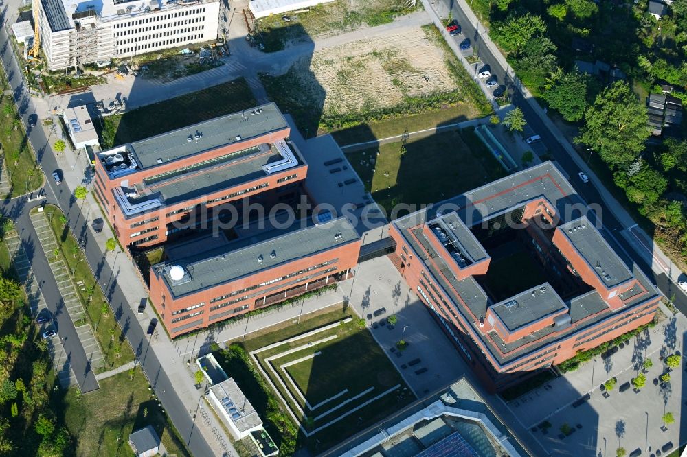 Rostock from the bird's eye view: Campus University- area of Hoersaalgebaeude Physik on Albert-Einstein-Strasse in Rostock in the state Mecklenburg - Western Pomerania, Germany