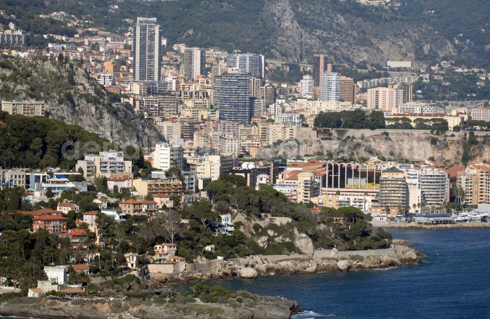 Aerial image MONACO - Blick von Cap-d' Ail auf den Stadtteil Fontvieille von Monaco. Fontvieille ist ein Stadtbezirk im Fürstentum Monaco an der Cote d' Azur. Er stellt den südlichsten Teil des Stadtstaates dar, der auf einer Fläche von 32,4 ha etwa 3300 Einwohner (dies entspricht einem Zehntel der Bevölkerung des Landes) hat.