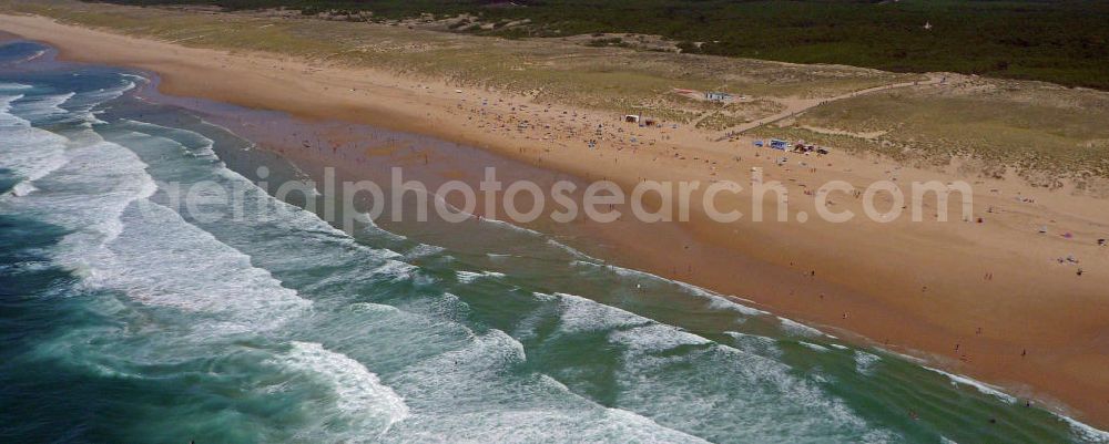 Aerial photograph Arcachon - Blick auf die Küste der Halbinsel Cap Ferret. Die Halbinsel trennt das Becken von Arcachon vom Atlantischen Ozeans. View of the coast of the peninsula of Cap Ferret. The peninsula separates the Basin of Arcachon from the Atlantic Ocean.