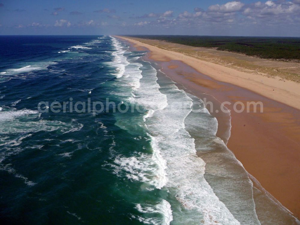 Arcachon from the bird's eye view: Blick auf die Küste der Halbinsel Cap Ferret. Die Halbinsel trennt das Becken von Arcachon vom Atlantischen Ozeans. View of the coast of the peninsula of Cap Ferret. The peninsula separates the Basin of Arcachon from the Atlantic Ocean.