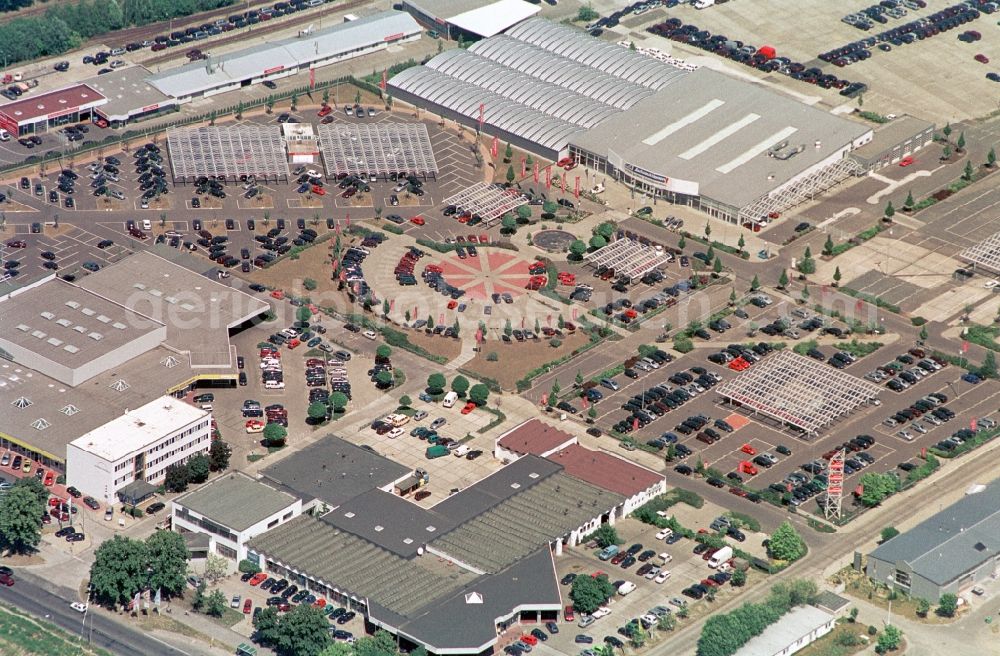 Aerial photograph Hoppegarten - The Carena car park Hoppegarten in the state of Brandenburg is one of the biggest used car markets in the region. On the grounds cars are bought, processed and resold. Services include car financing and a repair shop