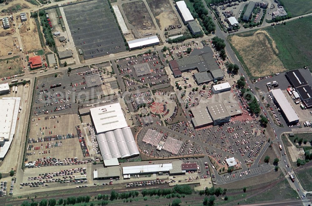 Hoppegarten from the bird's eye view: The Carena car park Hoppegarten in the state of Brandenburg is one of the biggest used car markets in the region. On the grounds cars are bought, processed and resold. Services include car financing and a repair shop