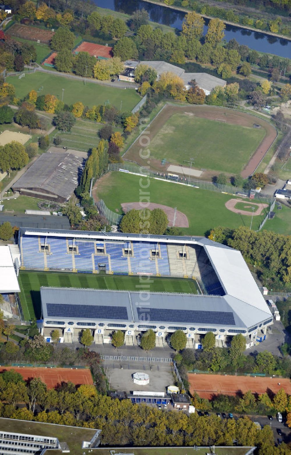 Aerial image Mannheim - Blick auf das Carl-Benz Stadion im Bezirk Oststadt in Mannheim. Das Stadion wurde 1994 eröffnet und nach dem Automobilbauer Carl Benz benannt, der in Mannheim seine Werkstatt hatte. View to the Carl-Benz stadium in the district Oststadt of Mannheim, wich was built in 1994.