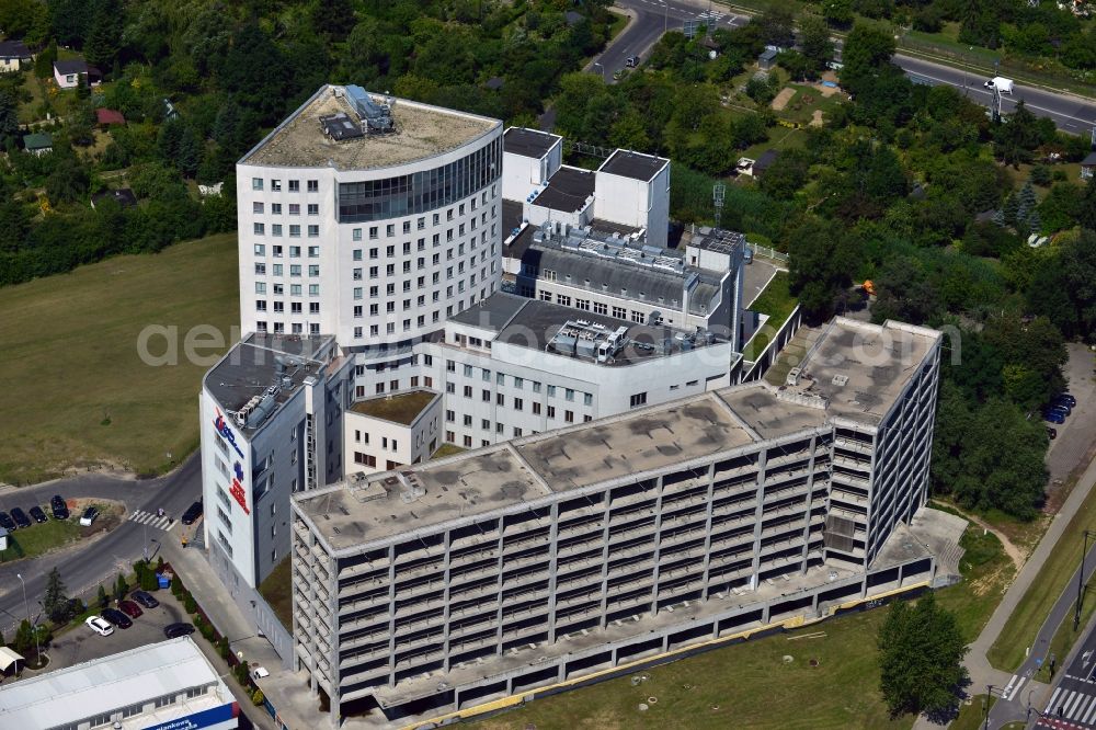 Warschau from the bird's eye view: Carolina Medical Center in the Mokotow district of Warsaw in Poland. The medical center is one of the biggest orthopaedic hospitals in Europe and is specialised in sports medicine. The facilities are located on the A2 motorway and include a parking building