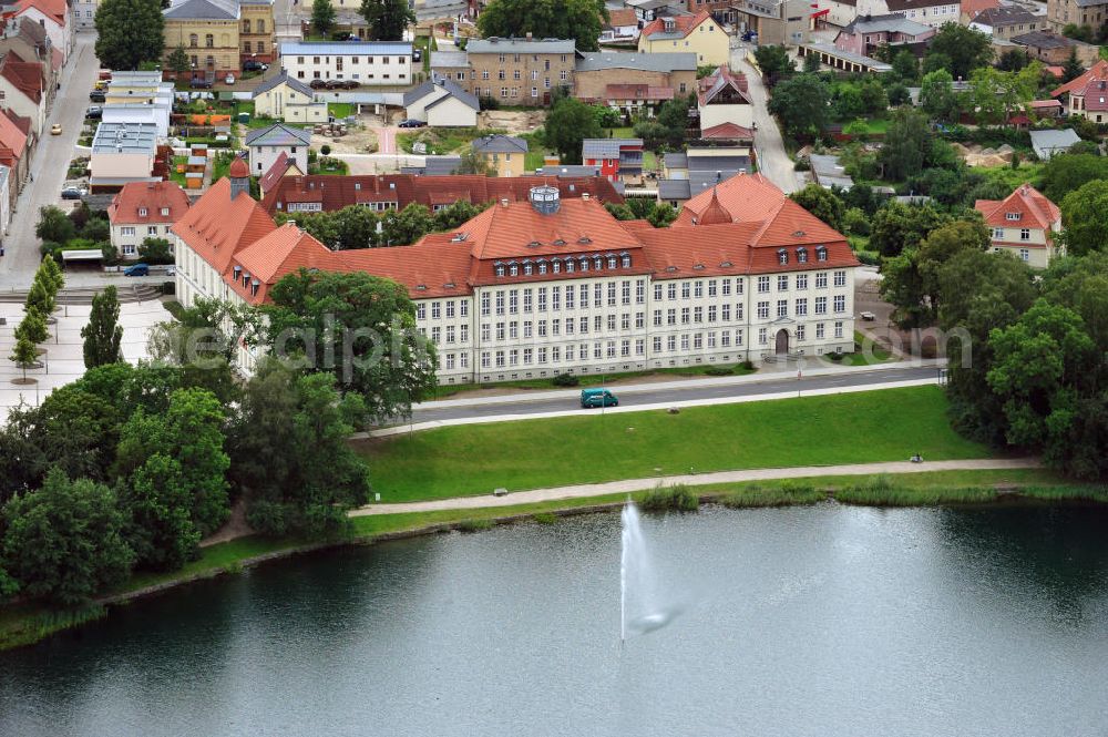 Neustrelitz from above - Das Gebäude des Gymnasium Carolinum am Glambeckersee in Neustrelitz, Mecklenburg-Vorpommern. Building of the Carolinum grammar school close to the Glambecker lake in Neustrelitz, Mecklenburg-Vorpommern