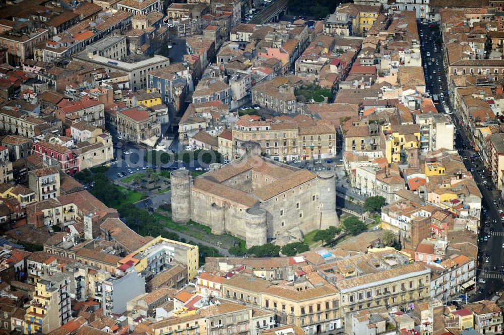 Catania Sizilien from the bird's eye view: The Castello Ursino in Catania is a castle on Sizilie in Italy, founded by Emperor Frederick II in the 13th Century. Today it serves as a museum