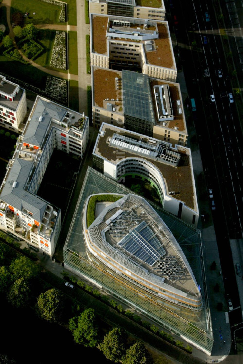 Aerial image Berlin - Blick auf die CDU-Parteizentrale Berlin. Party headquarter of the Christian Democrats in Berlin.