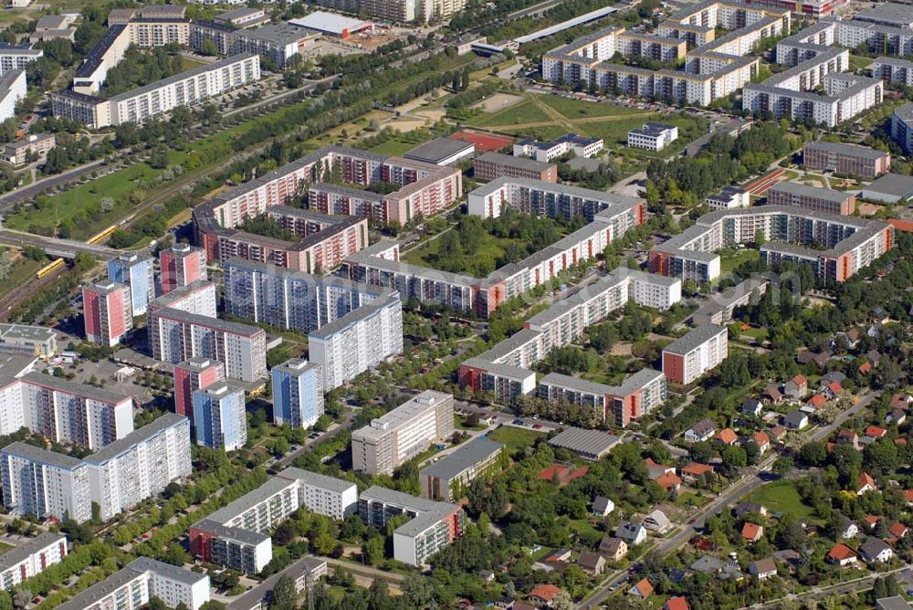 Aerial image Berlin-Hellersdorf - Blick auf den Cecilienplatz am U-Bahnhof Kaulsdorf-Nord.