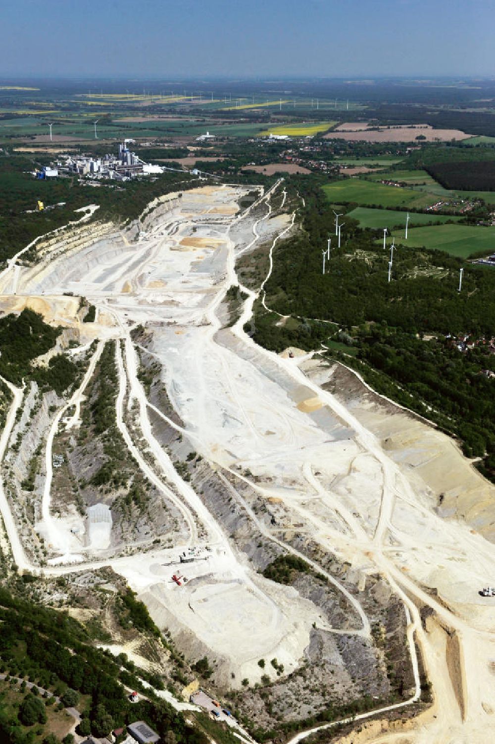 Aerial photograph Rüdersdorf - Zementwerk / Kalksandsteinbruch Rüdersdorf der Cemex OstZement GmbH, ein Unternehmen der Cemex Gruppe. Cement plant / lime sandstone quarry.