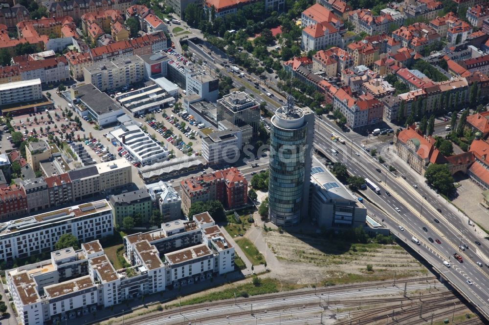 Aerial photograph München - View of Central Tower Munich in Bavaria. The tower was opened in 2002. He was designed by architect Heinz Musil, built by the company Lend Lease Real Estate Investments. The beginning of 2014 the building was sold to the Talanx Asset Management of Talanx insurance group. The tower is located on the Mittlerer Ring, at the intersection of Donnersbergerbruecke with Landsberger Strasse, in the Schwanthalerhoehe district