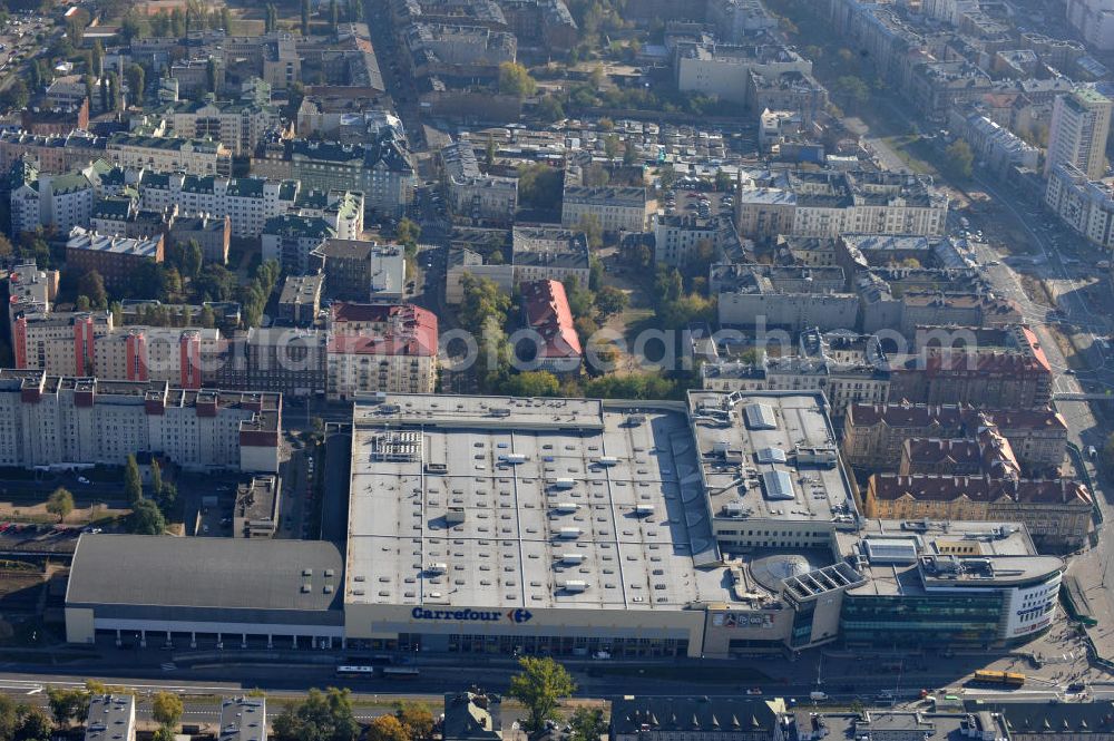 Warschau from the bird's eye view: Das Einkaufszentrum Centrum Handlowe Wilenska in Warschau hat eine transparente Kuppel durch welches Tageslicht einfällt. The Centrum Handlowe Wilenska in Warsaw. It has a dome of glass. warszawa-wilenska.pl