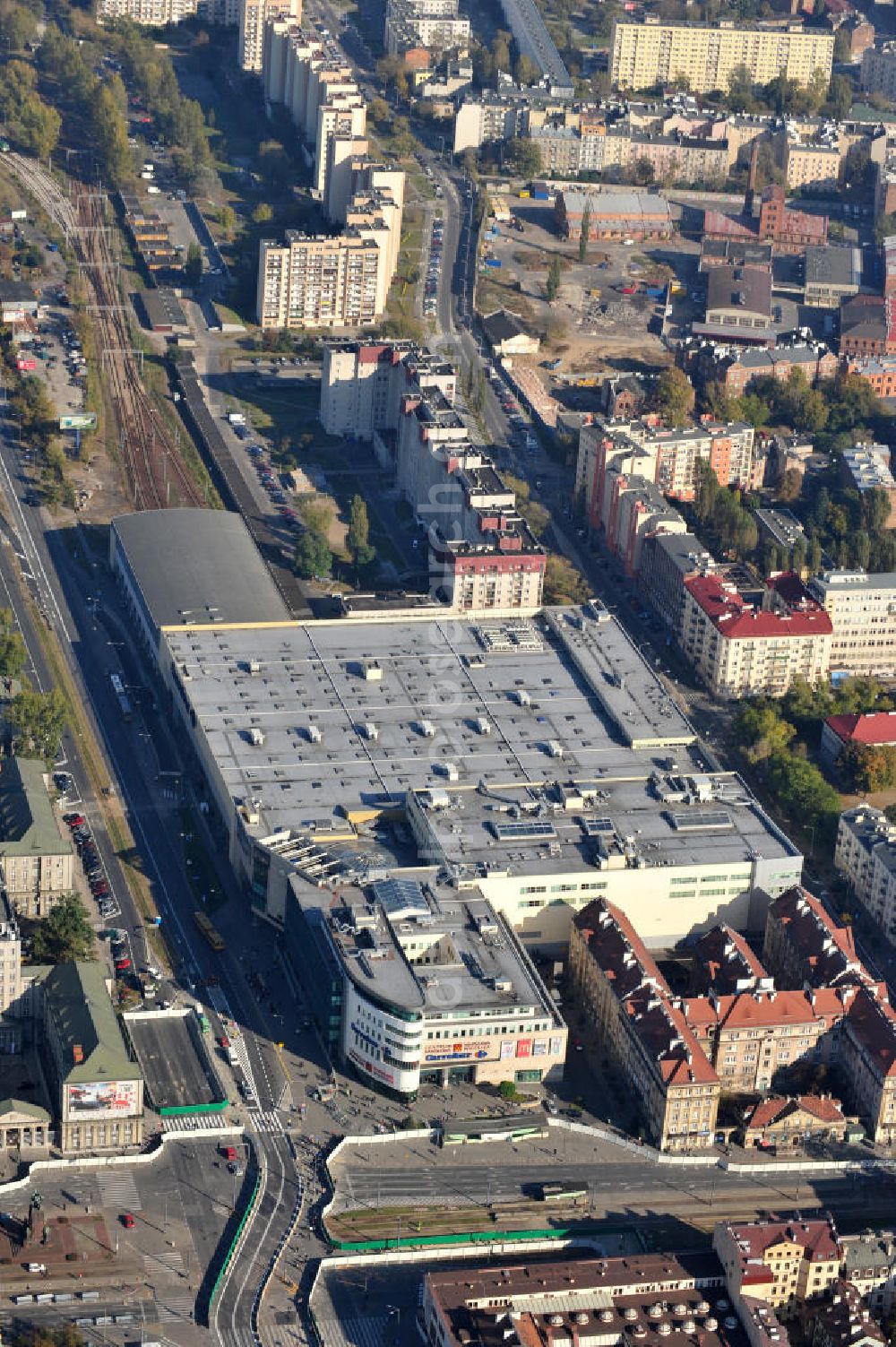 Warschau from the bird's eye view: Das Einkaufszentrum Centrum Handlowe Wilenska in Warschau hat eine transparente Kuppel durch welches Tageslicht einfällt. The Centrum Handlowe Wilenska in Warsaw. It has a dome of glass. warszawa-wilenska.pl