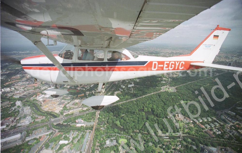 Berlin - Charlottenburg from above - Cessna 172 bei einem Rundflug über Berlin.