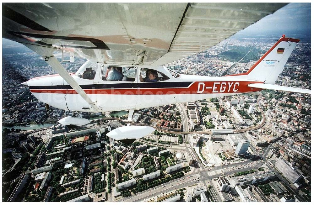 Aerial image Berlin - Cessna 172 bei einem Rundflug über Berlin - Mitte.