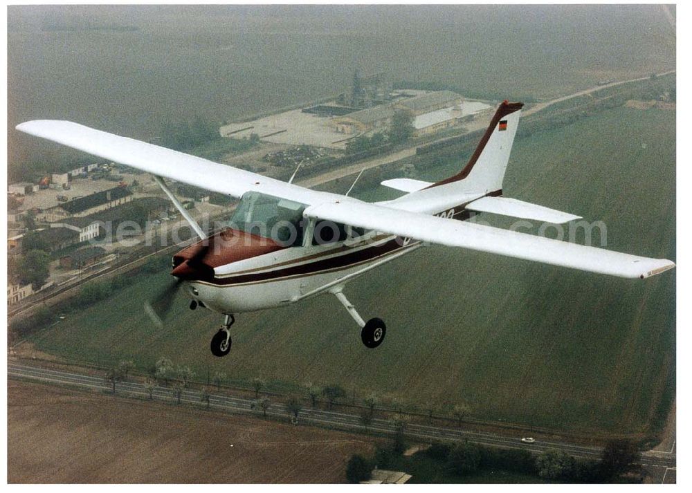 Magdeburg / SA from above - Cessna 172 bei schlechten Wetterbedingungen im Anflug auf den Flugplatz Magdeburg