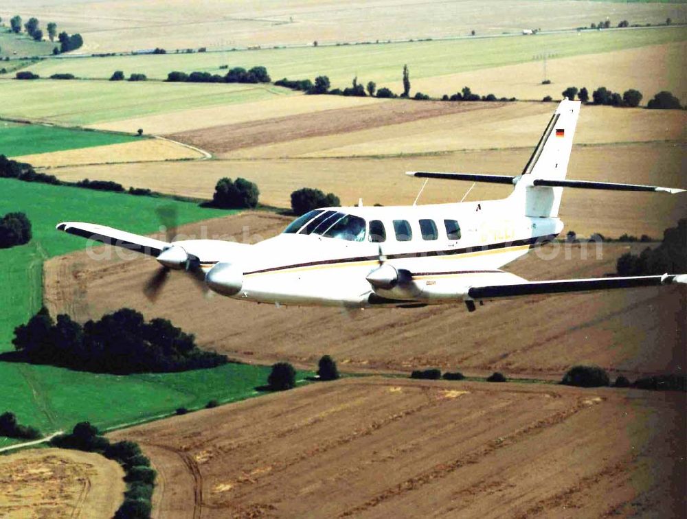 Leipzig from above - Cessna 310 beim Anflug auf den Flughafen Leipzig