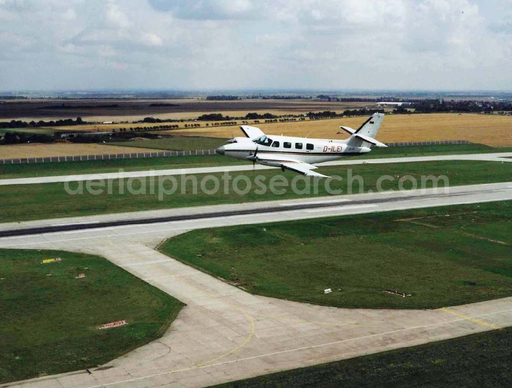 Leipzig from the bird's eye view: Cessna 310 beim Anflug auf den Flughafen Leipzig