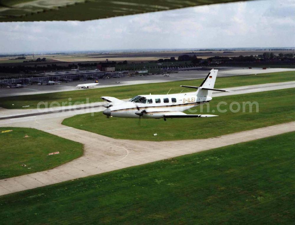 Aerial image Leipzig - Cessna 310 beim Anflug auf den Flughafen Leipzig