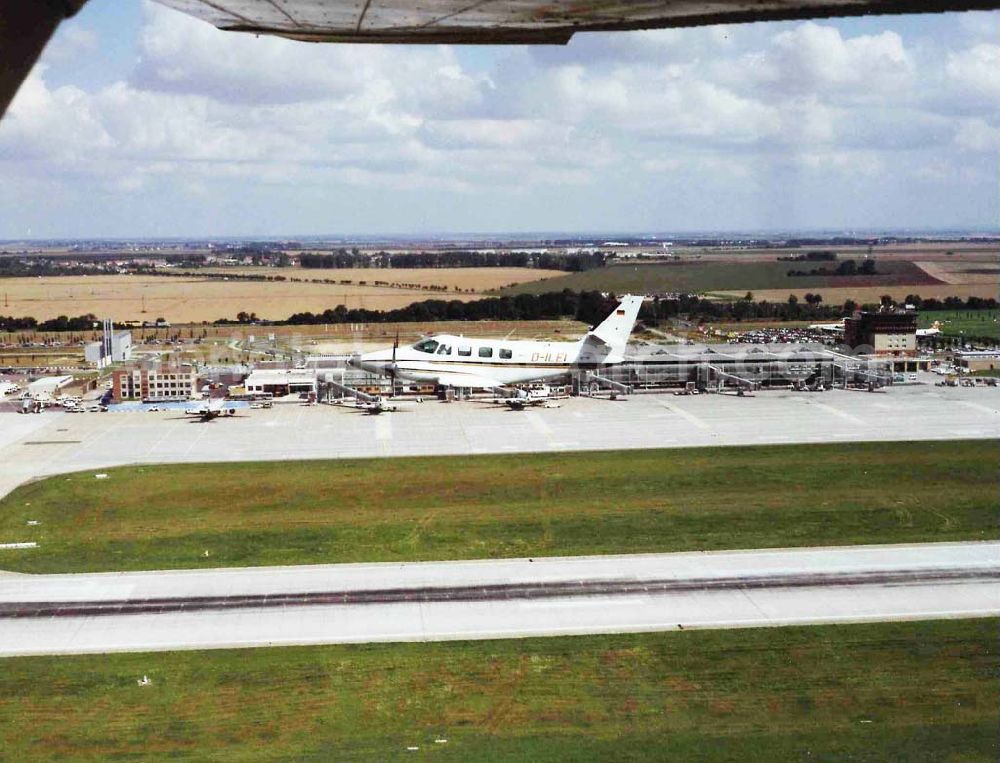 Aerial image Leipzig - Cessna 310 beim Anflug auf den Flughafen Leipzig