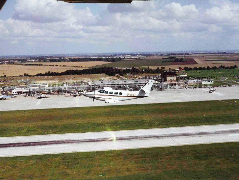 Aerial photograph Leipzig - Cessna 310 beim Anflug auf den Flughafen Leipzig