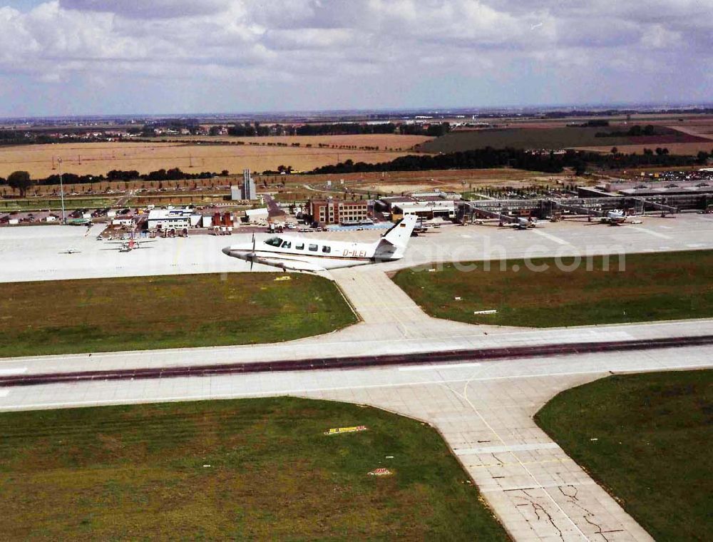 Aerial photograph Leipzig - Cessna 310 beim Anflug auf den Flughafen Leipzig