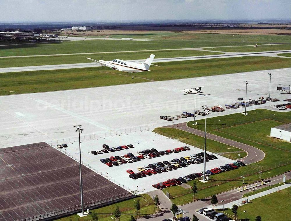 Leipzig from above - Cessna 310 beim Anflug auf den Flughafen Leipzig