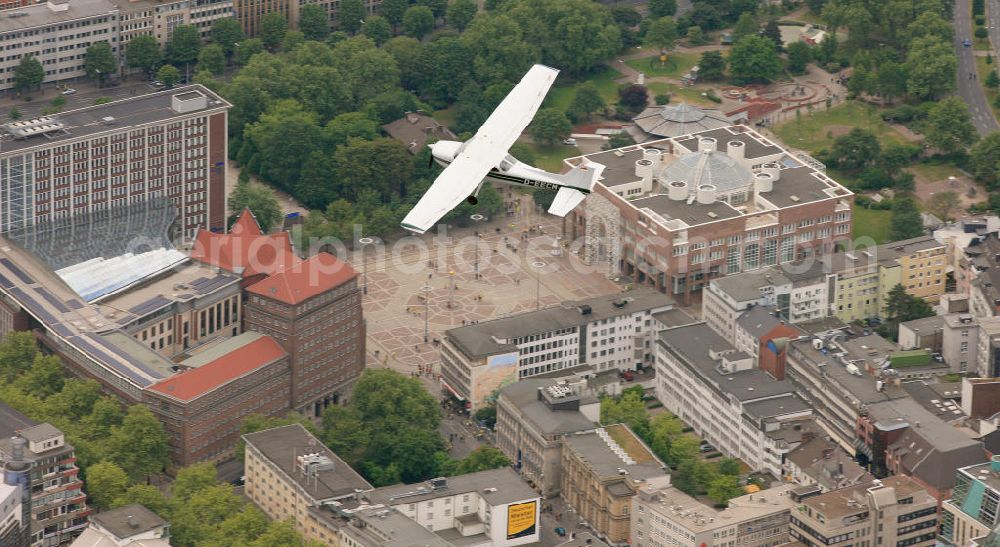 Dortmund from above - DORTMUND 15.05.11 Sportflugzeug vom Typ Cessna 172 D-EECN über der Dortmunder Innenstadt. Sport aircraft, a Cessna 172 with the registration D-EECN over the city of Dortmund.