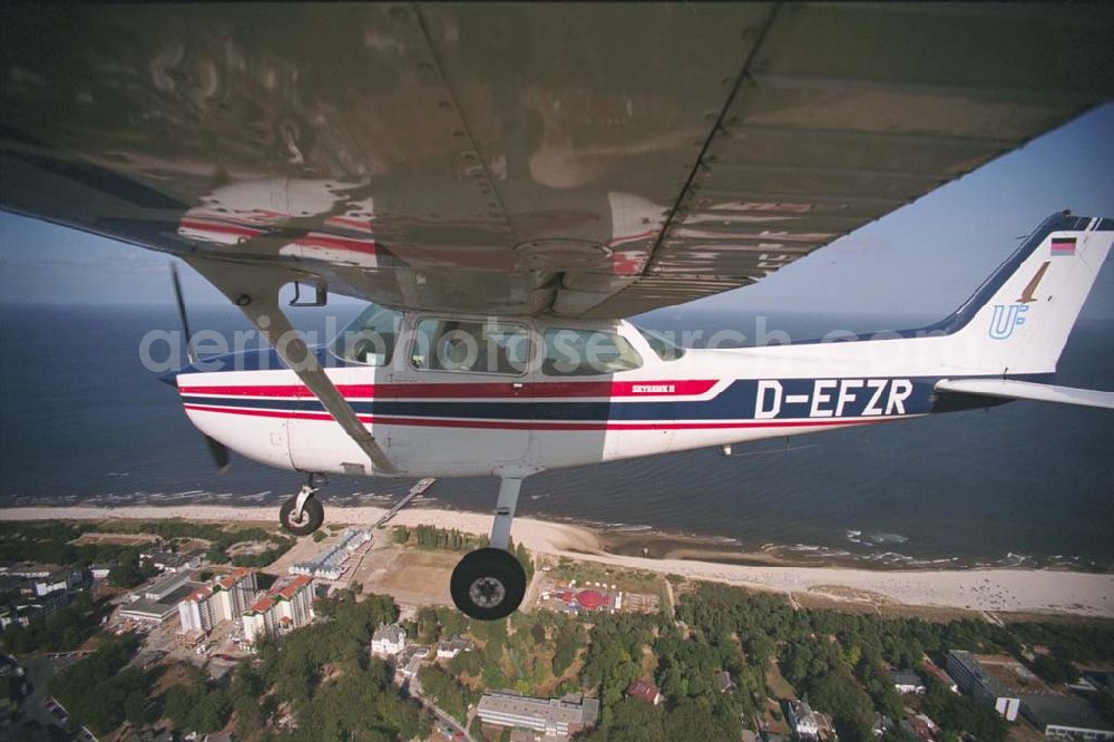 Aerial photograph Heringsdorf / Usedom - Cessna C 172 über dem Strand von Heringsdorf.