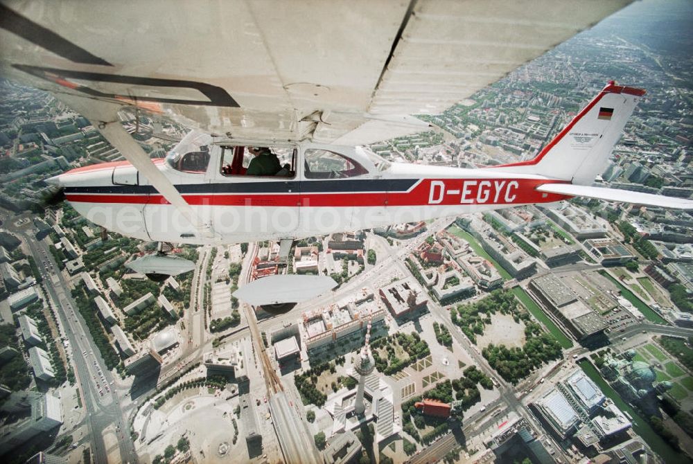 Aerial image Berlin - Cessna 172 (D-EGYC) der Agentur euroluftbild.de über dem Stadtzentrum von Berlin-Mitte über dem Berliner Fernsehturm / Alexanderplatz.