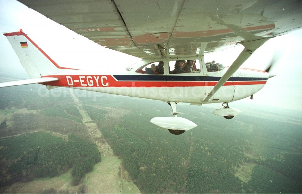 Hohenstein from the bird's eye view: Light aircraft Cessna 172 D-EGYC Agency euroluftbild.de in flight over in Hohenstein in the state Brandenburg, Germany