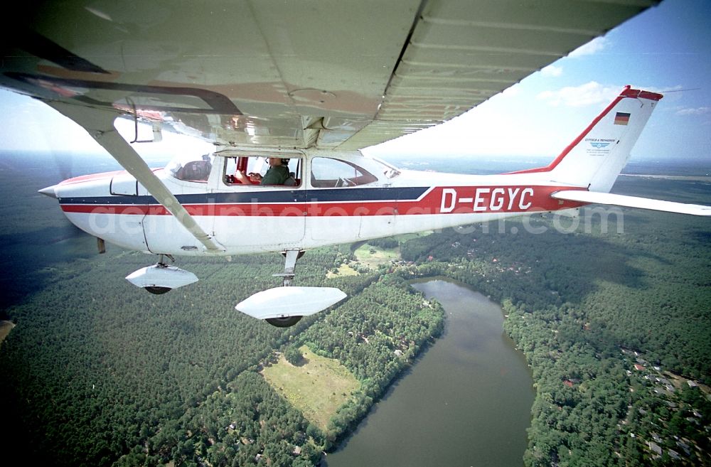 Strausberg from the bird's eye view: Light aircraft Cessna 172 D-EGYC Agency euroluftbild.de in flight over Strausberg in the state Brandenburg, Germany