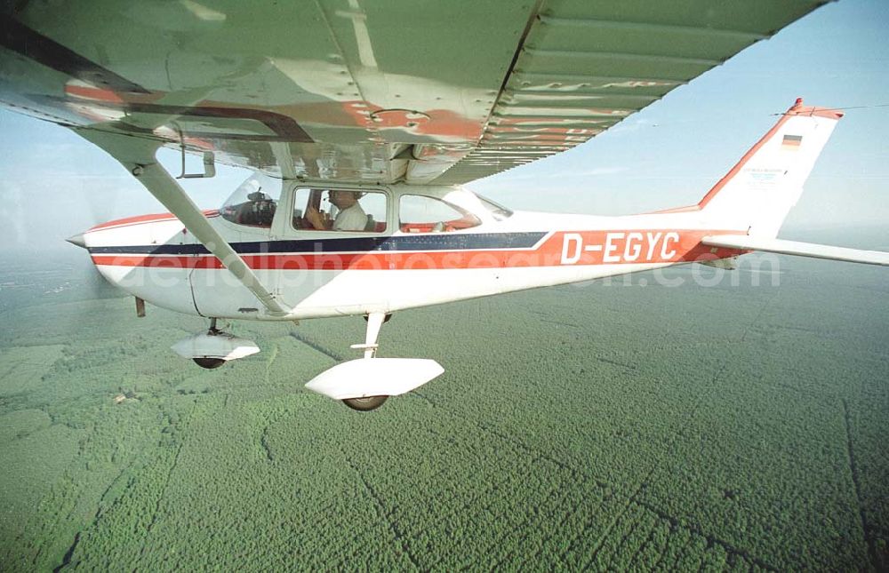 Brand / BRB from the bird's eye view: Cessna 172 D-EGYC bei einem Luftbildflug über dem Bereich Brand in Brandenburg