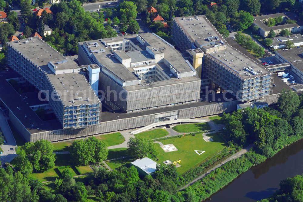 Berlin from above - Hauptgebäude vom Charité Campus Benjamin Franklin. Adresse: Hindenburgdamm 30, 12203 Berlin, Kontakt: 030 8445-0, Charité Campus Mitte (Sitz Vorstand) Tel. 030 450-50