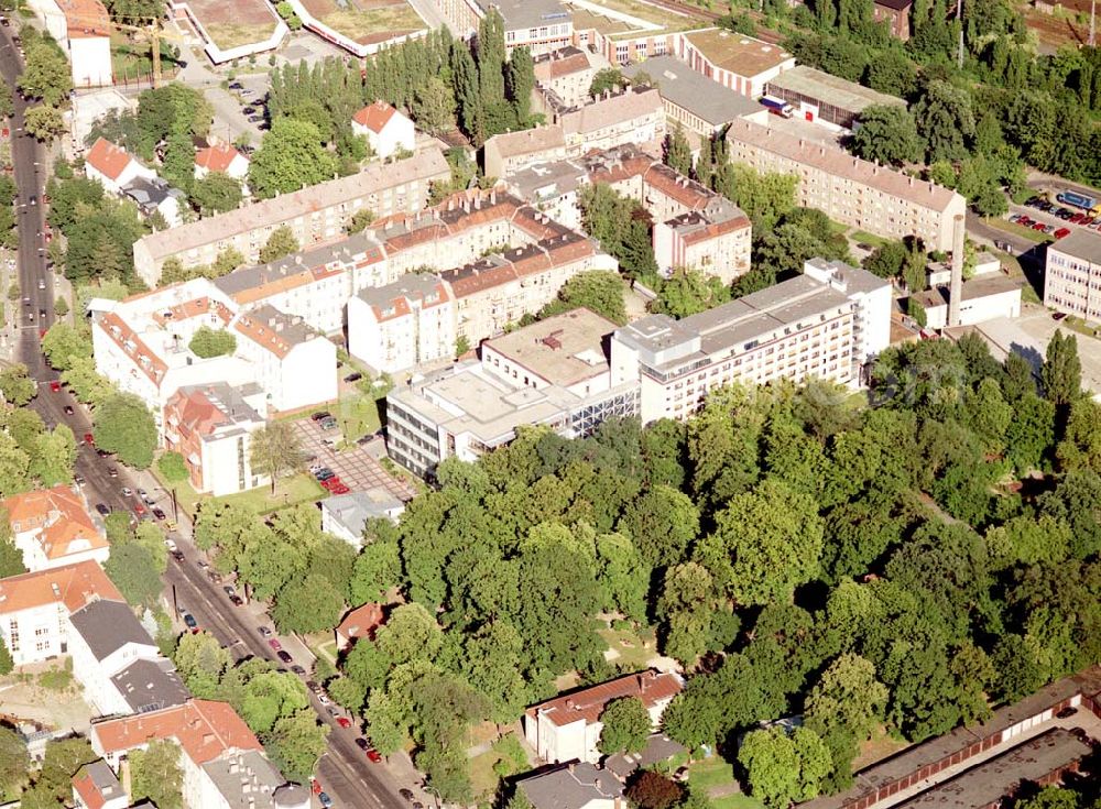 Berlin - Pankow from above - Charitas-Kilnik Maria Heimsuchung Pankow Breite Str. 46/47, 13187 Berlin. Datm: 14.07.03