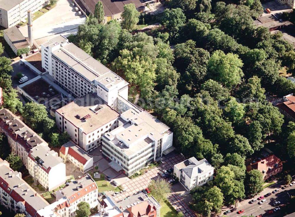 Berlin - Pankow from the bird's eye view: Charitas-Kilnik Maria Heimsuchung Pankow Breite Str. 46/47, 13187 Berlin. Datm: 14.07.03