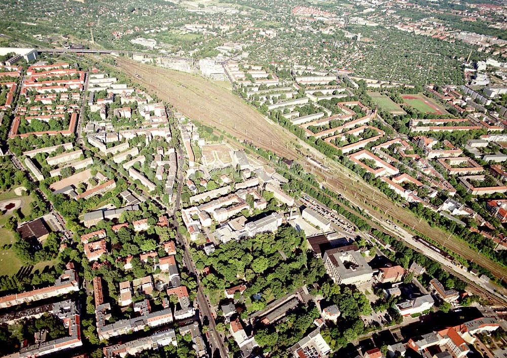 Berlin - Pankow from the bird's eye view: Charitas-Kilnik Maria Heimsuchung Pankow Breite Str. 46/47, 13187 Berlin. Datm: 14.07.03