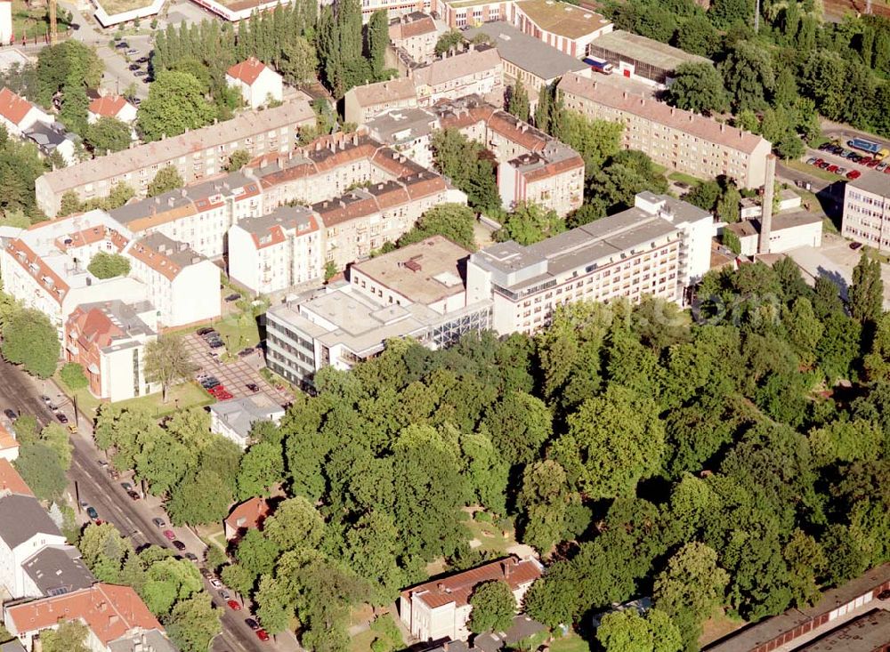 Berlin - Pankow from above - Charitas-Kilnik Maria Heimsuchung Pankow Breite Str. 46/47, 13187 Berlin. Datm: 14.07.03