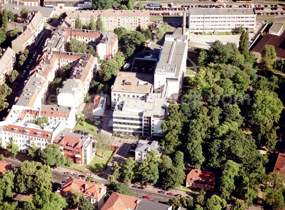 Berlin - Pankow from the bird's eye view: Charitas-Kilnik Maria Heimsuchung Pankow Breite Str. 46/47, 13187 Berlin. Datm: 14.07.03