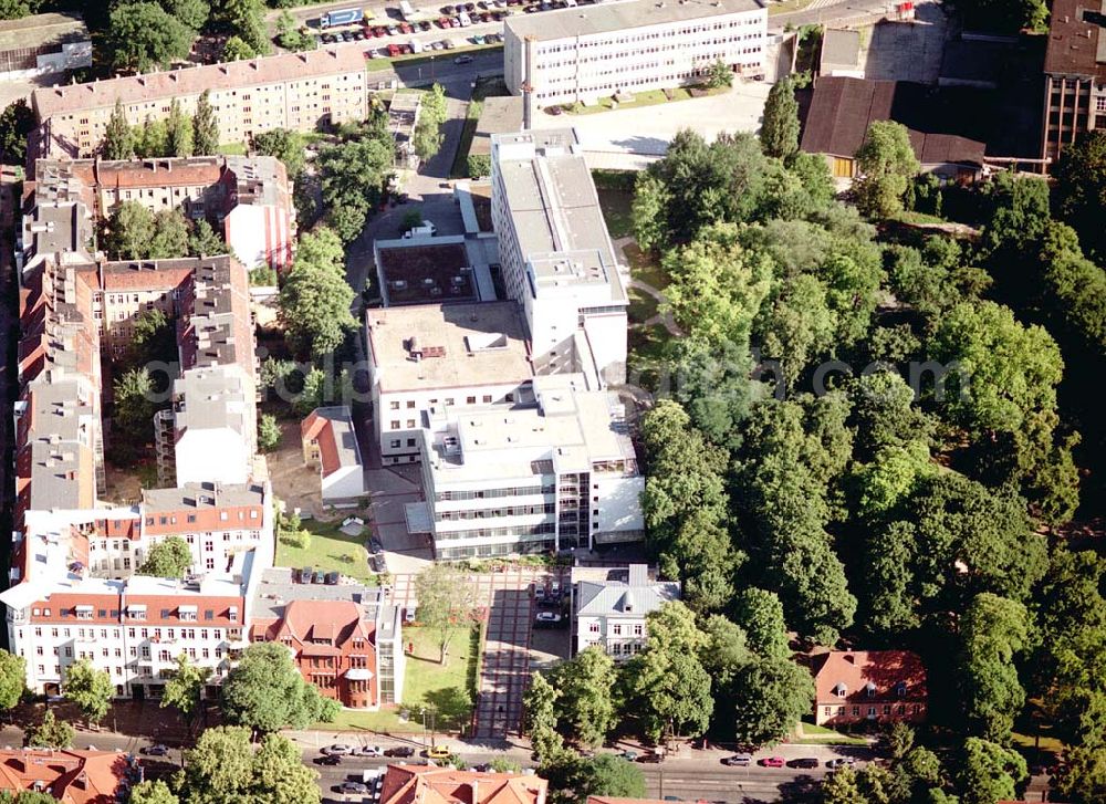 Berlin - Pankow from the bird's eye view: Charitas-Kilnik Maria Heimsuchung Pankow Breite Str. 46/47, 13187 Berlin. Datm: 14.07.03