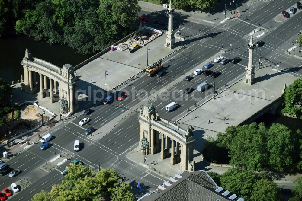 Berlin from the bird's eye view: Attraction and tourist attraction of the historical monument Charlottenburg Gate on the Strasse des 17. Juni in Berlin