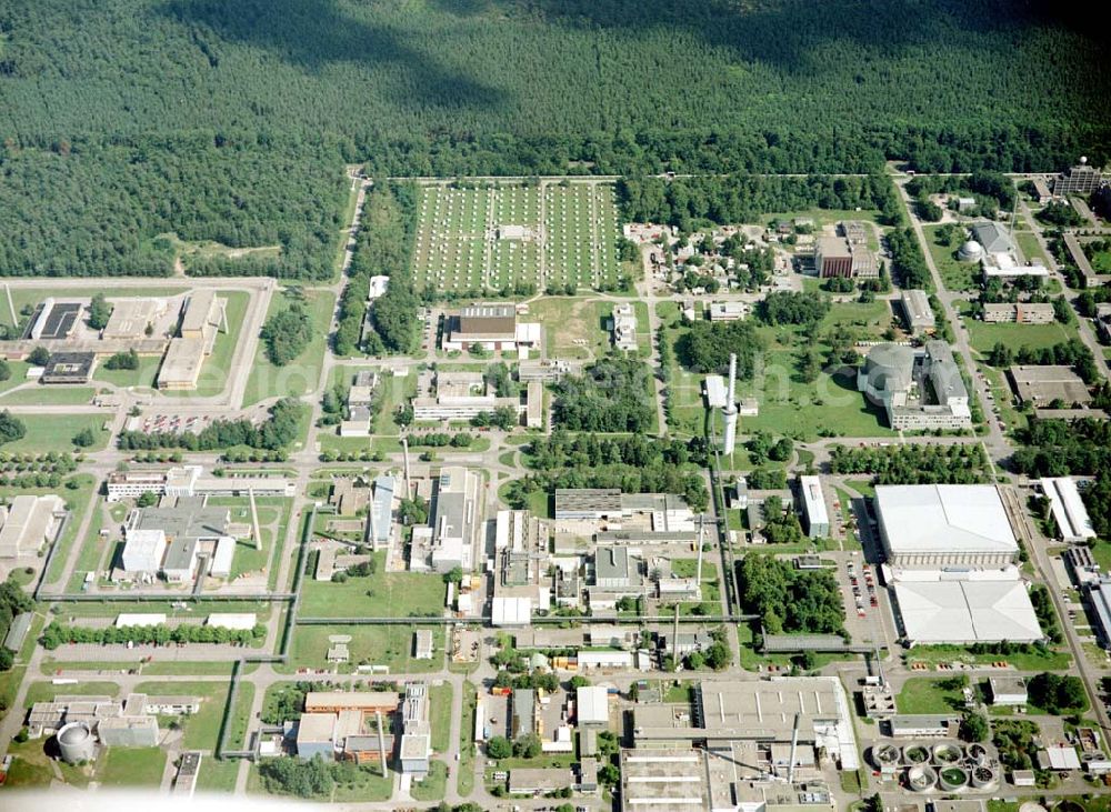 Linkenheim - Hochstetten from the bird's eye view: Chemieindustriekomplex bri Linkenheim - Hochstetten.