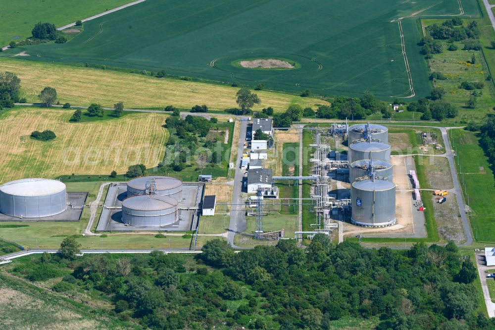Aerial photograph Rostock - Chemicals - elevated tank storage for ammonia in the district Peez in Rostock at the baltic sea coast in the state Mecklenburg - Western Pomerania, Germany