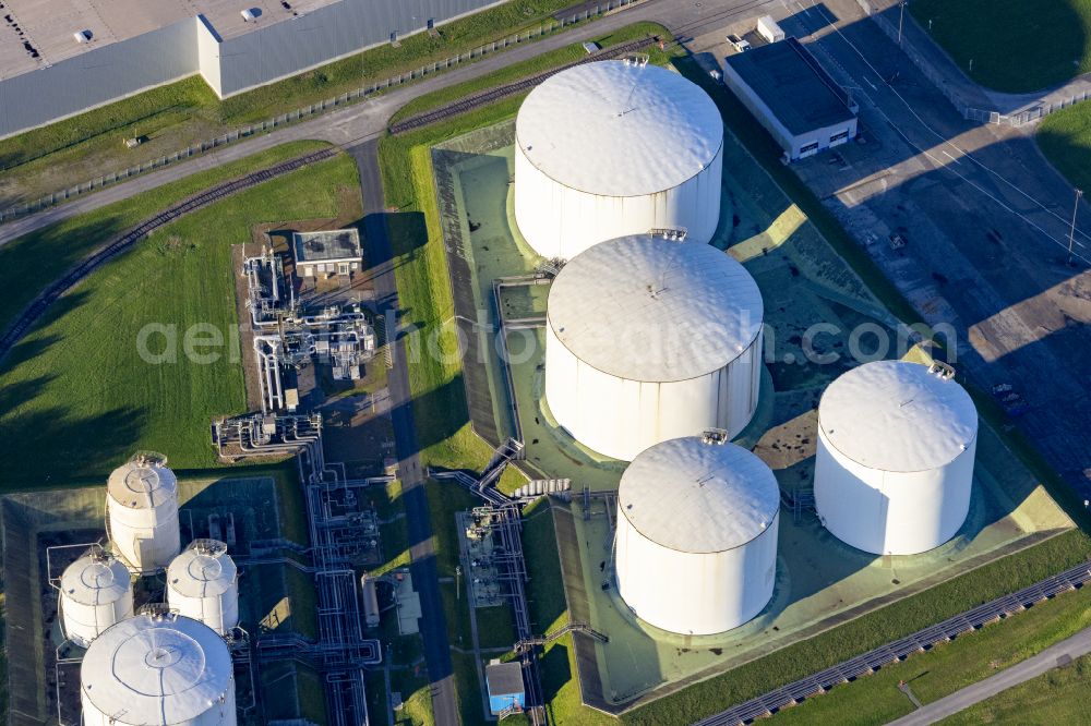 Baerl from above - Chemicals - elevated tank storage facility of VARO Energy Tankstorage GmbH on Gerdtweg Street in Baerl in the Ruhr area in the state of North Rhine-Westphalia, Germany