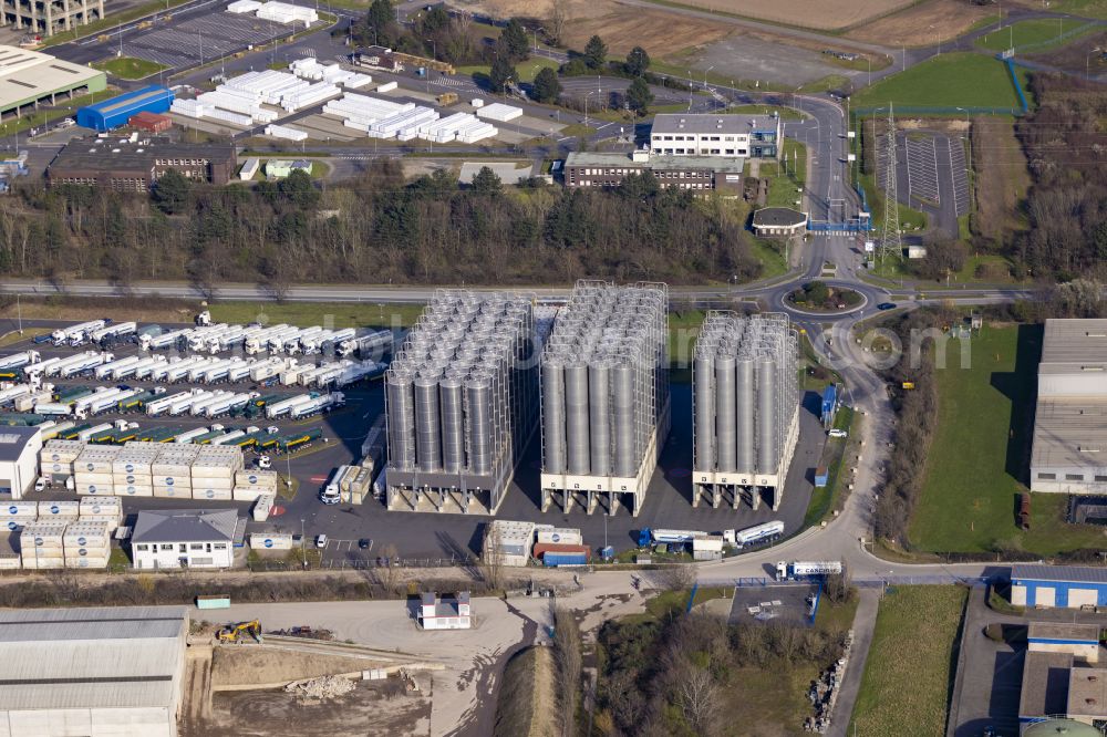 Wesseling from above - Chemical tank storage facility of Dow Olefinverbund Gmbh on Rodenkirchener Strasse in Wesseling in the state of North Rhine-Westphalia, Germany