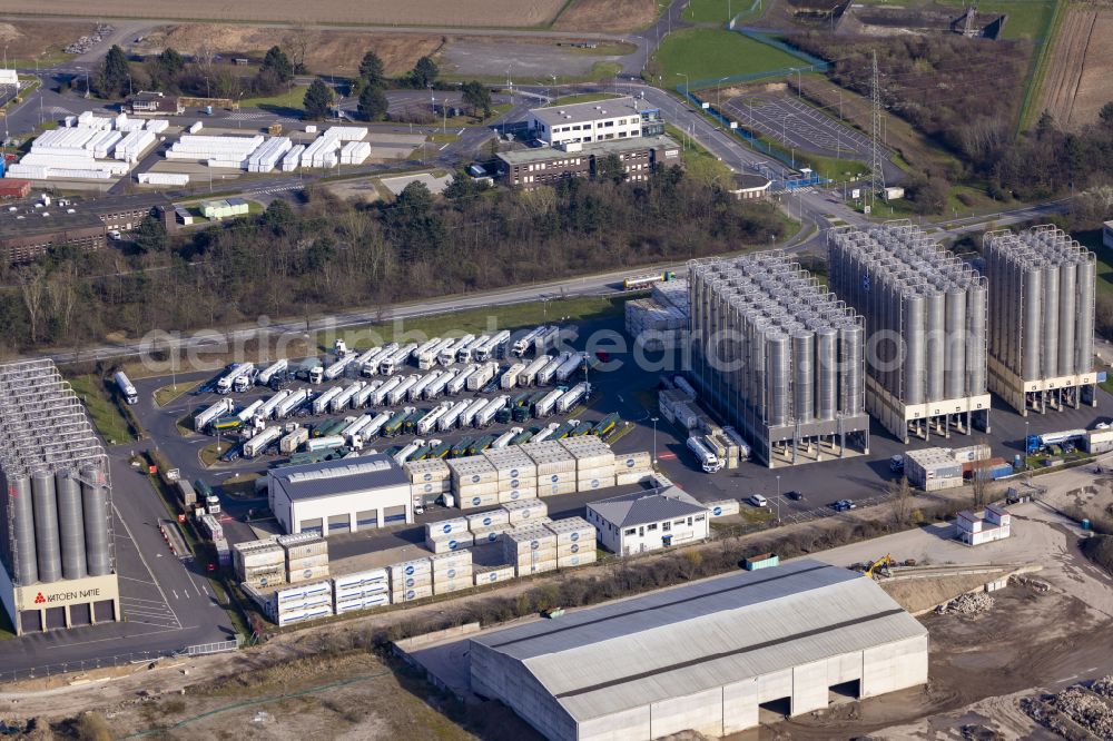 Wesseling from the bird's eye view: Chemical tank storage facility of Dow Olefinverbund Gmbh on Rodenkirchener Strasse in Wesseling in the state of North Rhine-Westphalia, Germany