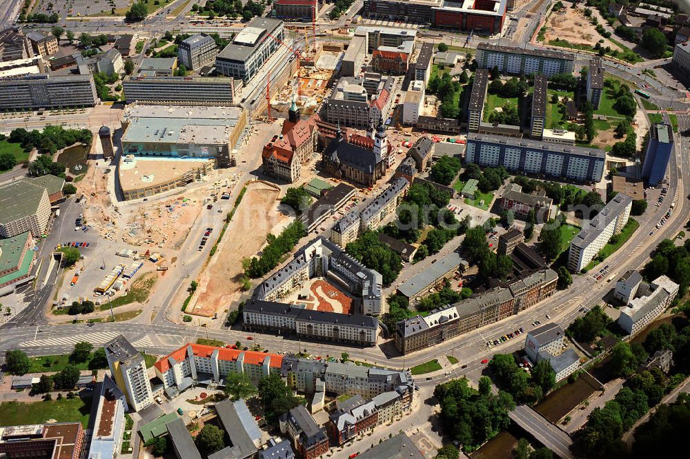 Aerial photograph Chemnitz - Blick auf die Chemnitzer Innenstadt mit dem Neubau des CineStar - Filmpalast am Roten Turm, sowie das Neue und Alte Rathaus an der Jakobikirche. Views of the Chemnitz city center with the construction of the CineStar - movie palace at the Red Tower, and the New and Old City Hall at the Church of St. James.